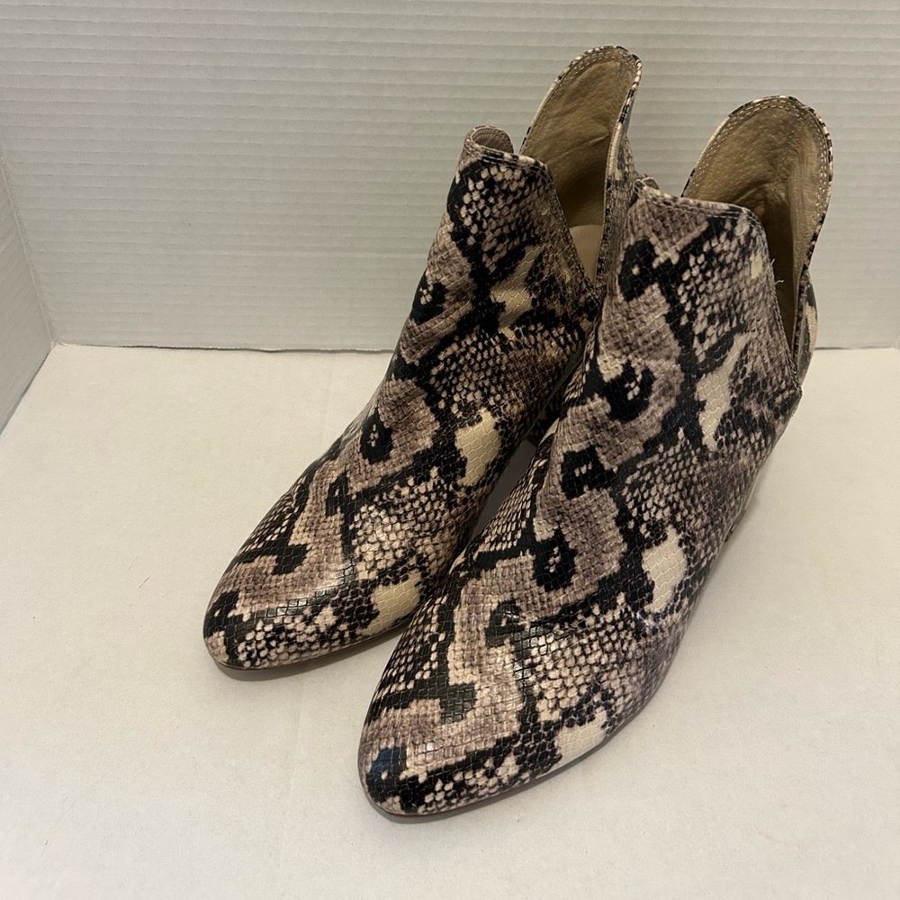 Steve Madden Snakeskin Pattern Ankle Booties size 10 M women. Block Heel. OBO - Picture 5 of 14
